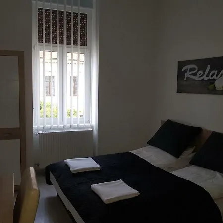 ホームステイ City Center Lux Apartman *